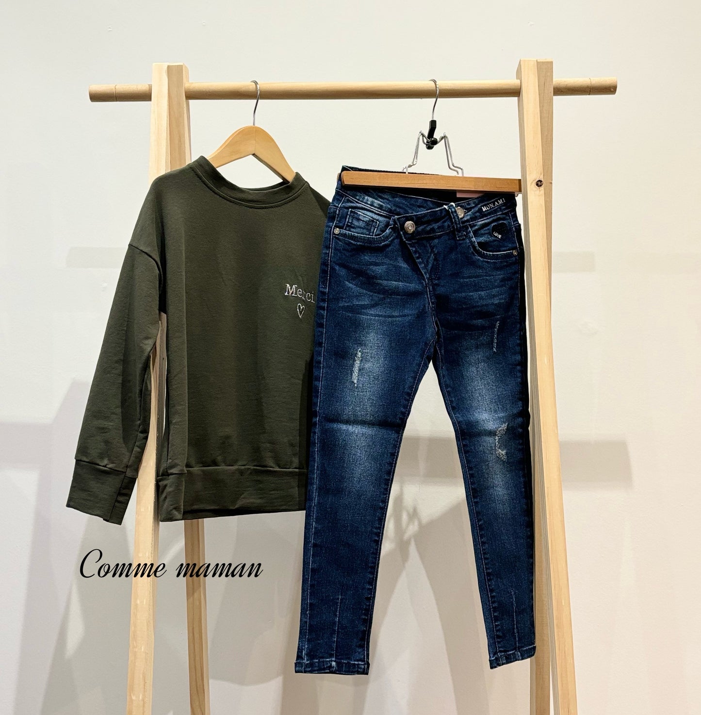 Jeans slim taille asymétrique